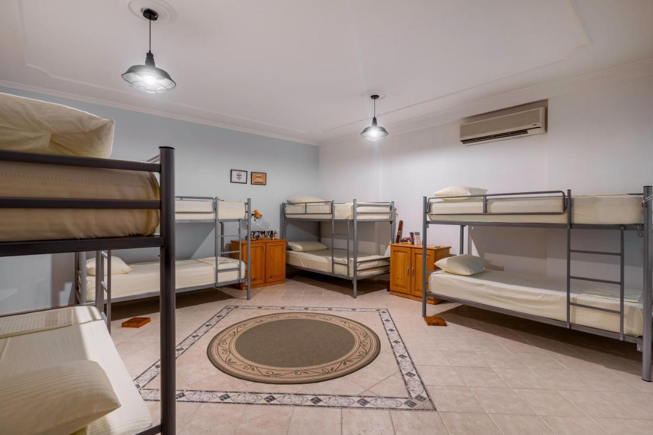Hostel Nena Semi ティラナ エクステリア 写真
