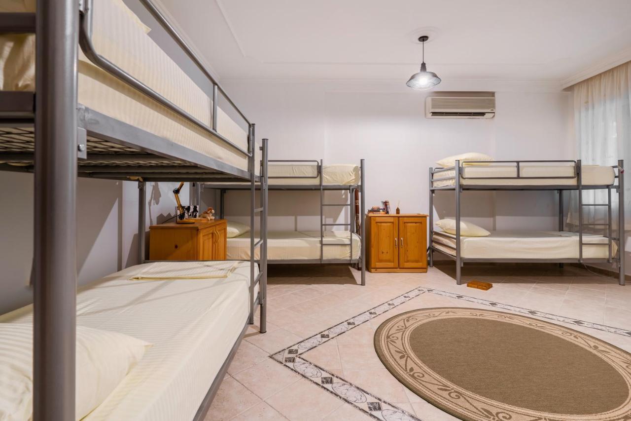 Hostel Nena Semi ティラナ エクステリア 写真