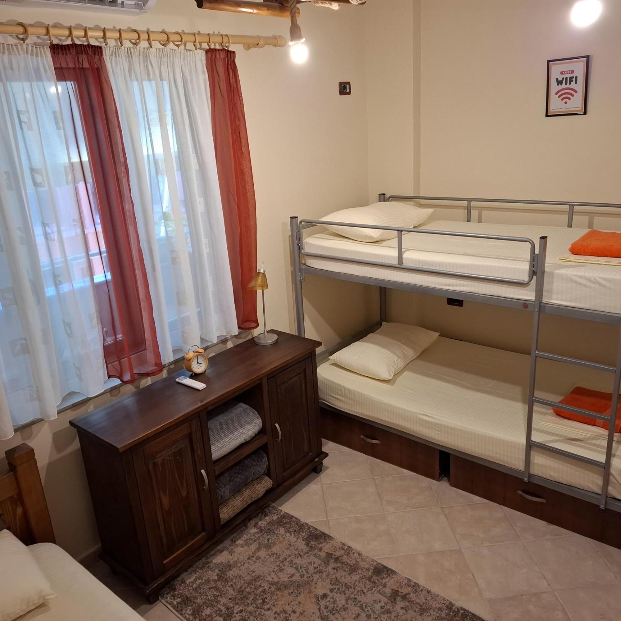 Hostel Nena Semi ティラナ エクステリア 写真
